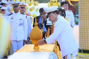 เลขาธิการ กสทช. ถวายพานพุ่มราชสักการะพระบาทสมเด็จพระวชิรเกล้าเจ้าอยู่หัว