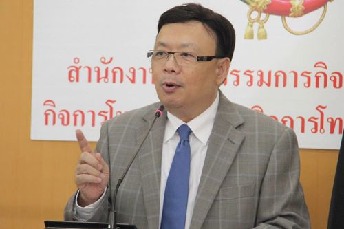 วันนี้ (11 ส.ค. 58) สำนักงาน กสทช. เปิดเวทีจัดประชุมรับฟังความคิดเห็นร่างหลักเกณฑ์ประมูลคลื่นความถี่ 900 MHz ในส่วนกลาง จ.กรุงเทพฯ รับฟังความเห็นจากผู้มีส่วนได้เสียและประชาชนทั่วไป