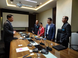 ประธานสมาคมผู้สร้างภาพยนตร์แห่งสหรัฐอเมริกาประจำภาคพื้นเอเชียและแปซิฟิก เข้าพบ กสทข.ผศ.ดร.ธวัชชัย จิตรภาษ์นันท์ ปรึกษาปัญหาเคเบิ้ลทีวีในประเทศไทย ละเมิดลิขสิทธิ์ภาพยนตร์ต่างประเทศ