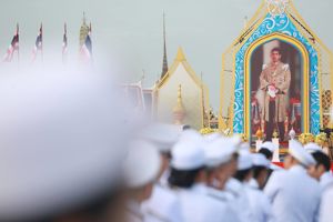 พิธีทำบุญตักบาตรร่วมกับรัฐบาล เนื่องในโอกาสวันเฉลิมพระชนมพรรษาสมเด็จพระเจ้าอยู่หัว พร้อมพิธีถวายสัตย์ปฏิญาณเป็นข้าราชการที่ดี